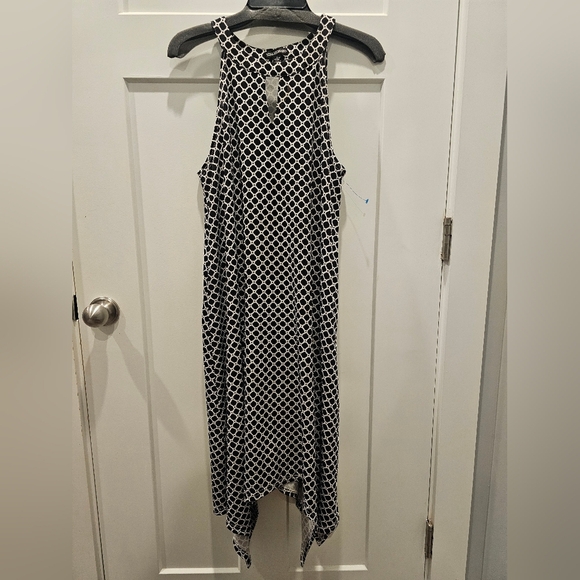 Nina Leonard Black and White Pull On Hankerchief Hem Dress Size Large - Picture 2 of 11